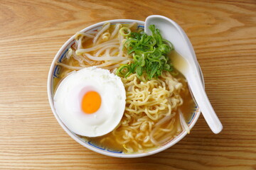 インスタントラーメン