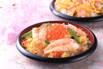 色あざやかな日本の伝統料理のちらし寿司