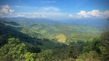 Naklejka premium Panoramic view of beautiful green valley with blue sky. 