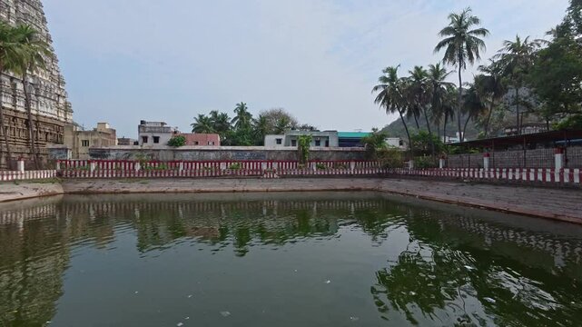 Thirukalukundram is known for the Vedagiriswarar temple complex, popularly known as Kazhugu koil (Eagle temple). This temple consists of two structures, one at foot-hill and the other at top-hill.