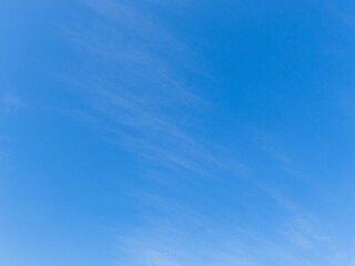 春の山から 青空と雲130