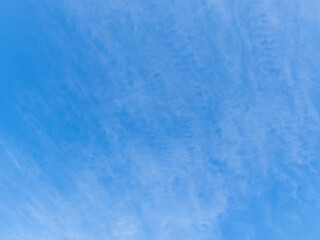 春の山から 青空と雲136