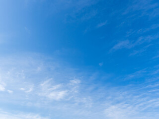 春の山から 青空と雲143