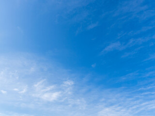 春の山から 青空と雲145