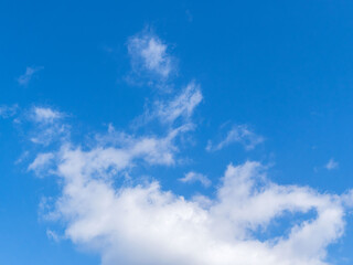 春の山から 青空と雲160