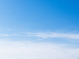 春の山から 青空と雲162