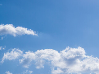 春の山から 青空と雲173