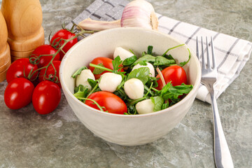 Salad with mozzarella and arugula