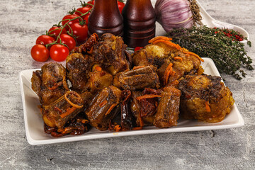 Baked oztail with tomato and carrot