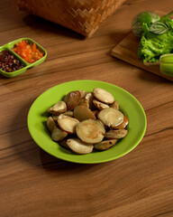 Fried Jengkol Savory and Aromatic Traditional Indonesian Dish Served with Fresh Vegetables and Spicy Sambal for a Bold Local Flavor.