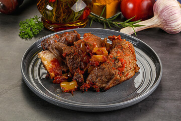 Baked beef ribs with vegetables