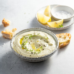 Broccoli dip with olive oil and lemon