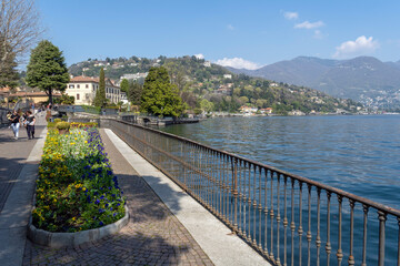 A walking path along the shore of lake Como