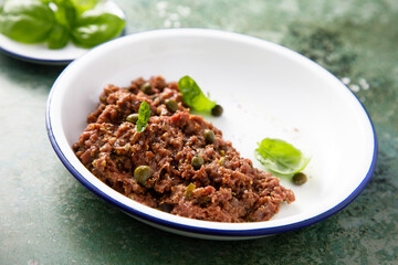Venison steak tartare with capers