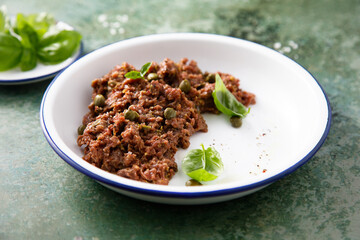Venison steak tartare with capers