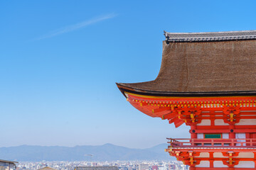 The roof of Kiyomizu-dera Temple with a view of the mountains and sky