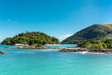 Fototapeta premium Tropical paradise islands de Cataquases near big island (Ilha Grande), sea of Angra dos Reis bay, beach holidays on the coast of Rio de Janeiro, Brazil, world heritage site