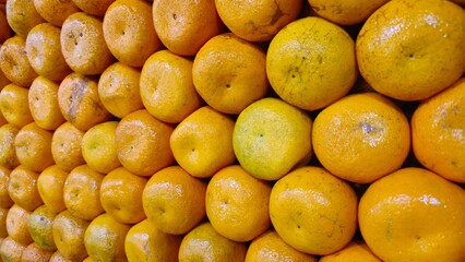 Pile of fresh citrus fruits for creative background and texture design. pile of orange fruit at market. top view. close up orange.