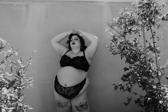 Plus size old Hollywood lingerie model outdoors