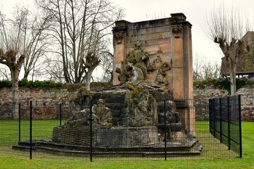 Sculpture monumentale appelée « Le Mont des Oliviers » près du chevet  de l’Eglise des Jésuite à Molsheim en Alsace