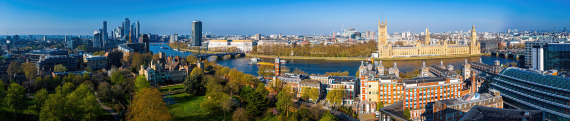 Fototapeta premium Panoramic London view with Big Ben, London Eye, and River Thames—perfect for travel, tourism, and cityscape marketing