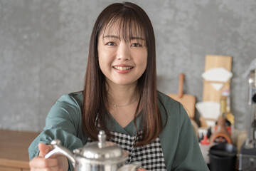 爽やかに働く女性