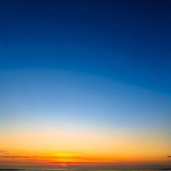 淡い色合いで表現された夜明け前から朝日の空の光景