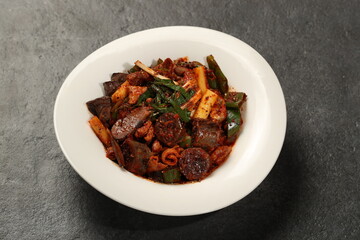 English Title: Stir-fried Korean Blood Sausage (Sundae Bokkeum)
Japanese Title: スンデポックム（炒めスンデ）
순대볶음