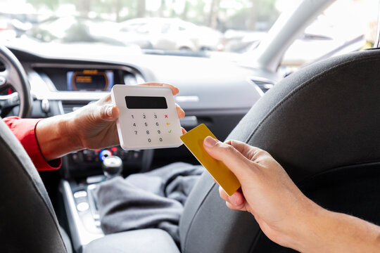 Credit card payment in a taxi using a dataphone