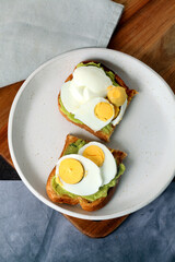 Avocado and hard-boiled egg sandwich