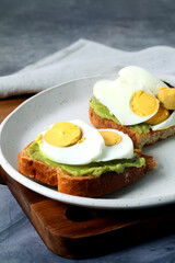 Avocado and hard-boiled egg sandwich