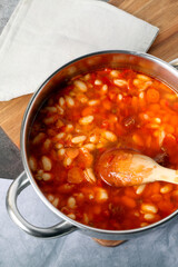 Casserole with white beans and tomato