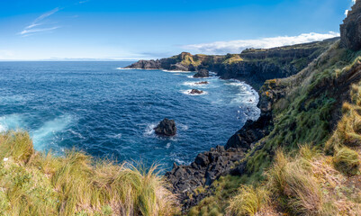 Buraco de São Pedro (São Miguel, Azoren, Portugal): Atemberaubender Aussichtspunkt mit Blick auf den Atlantik (Oceanus Atlanticus), spektakuläre Felsenküste, geologische Geschichte und traumhafte Land