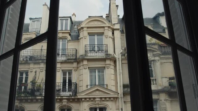 Discovering parisian architecture through window panes