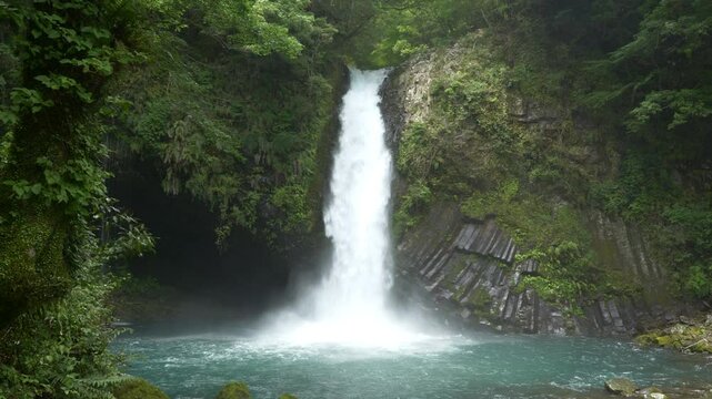 『日本の滝百選』に選ばれている静岡県伊豆市の浄蓮の滝（ズームイン）