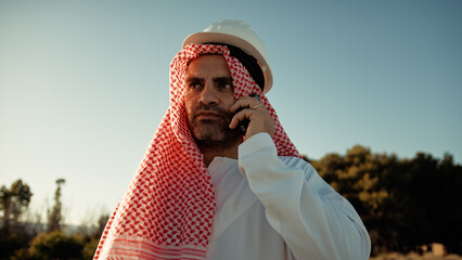 Business Call For A Sheik At The Worksite 