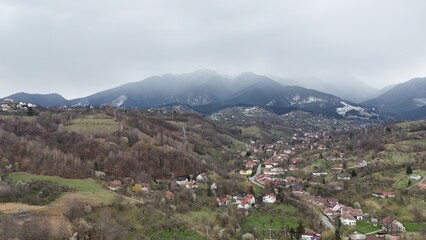 Obraz premium Beautiful drone picture of the Bran village, Transylvania, Romania, with the Carpathians in the background.