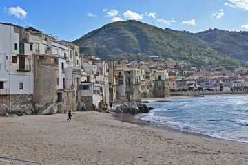 Cefal&ugrave; e la sua spiaggia sul Mediterraneo - Sicilia