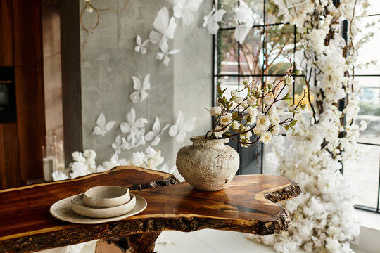 Chic wedding decorations in a vibrant floral setting for a memorable celebration