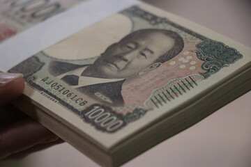 お金　札束　百万円
