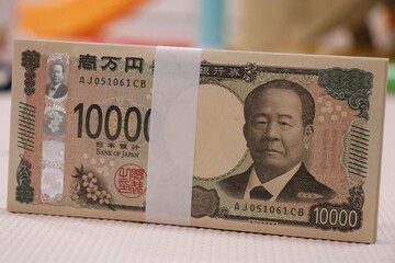 お金　札束　百万円