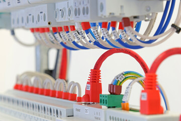 Connecting electrical modules using copper electrical wires with metal lugs in the electrical switchboard. 