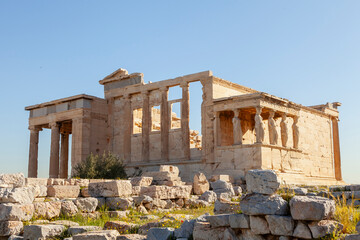 Obraz premium The Caryatids, in the Greek temple of Erechtheion, on the Acropolis of Athens, in honor of the goddess Athena