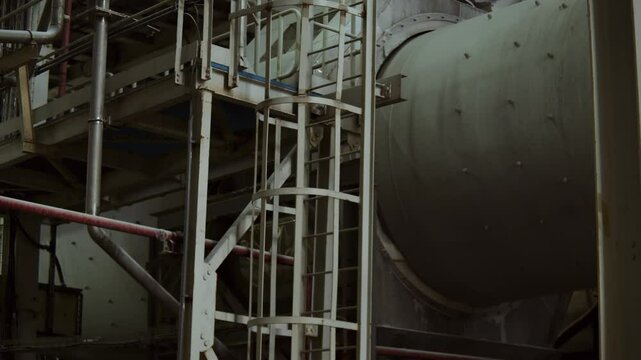 Rotating pipe in the production of mineral nitrogen fertilizers on an industrial