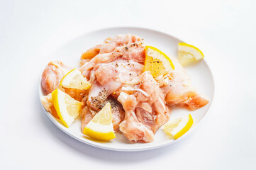 塩レモン漬けの鶏モモ肉