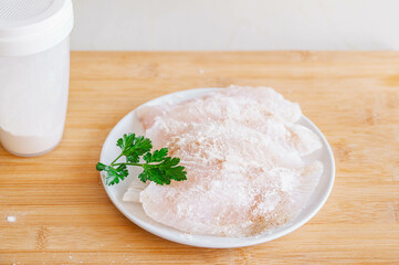 パンガシウスのムニエルの下ごしらえ