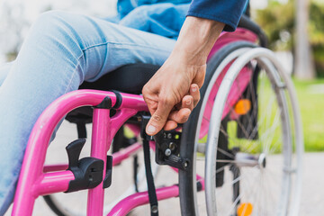 Obraz premium Unrecognizable concept of disability and wheelchair detail - Concept of disability, daily support and mobility assistance.