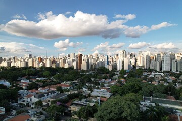 Fototapeta premium Skyline view of Sao Paulo showcasing urban landscape and green spaces