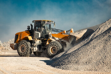 Obraz premium Big bulldozer at marble mining quarry
