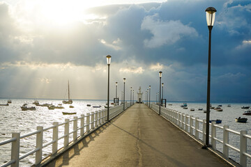 Obraz premium Alcochete boarding pier in the late afternoon on a cloudy day